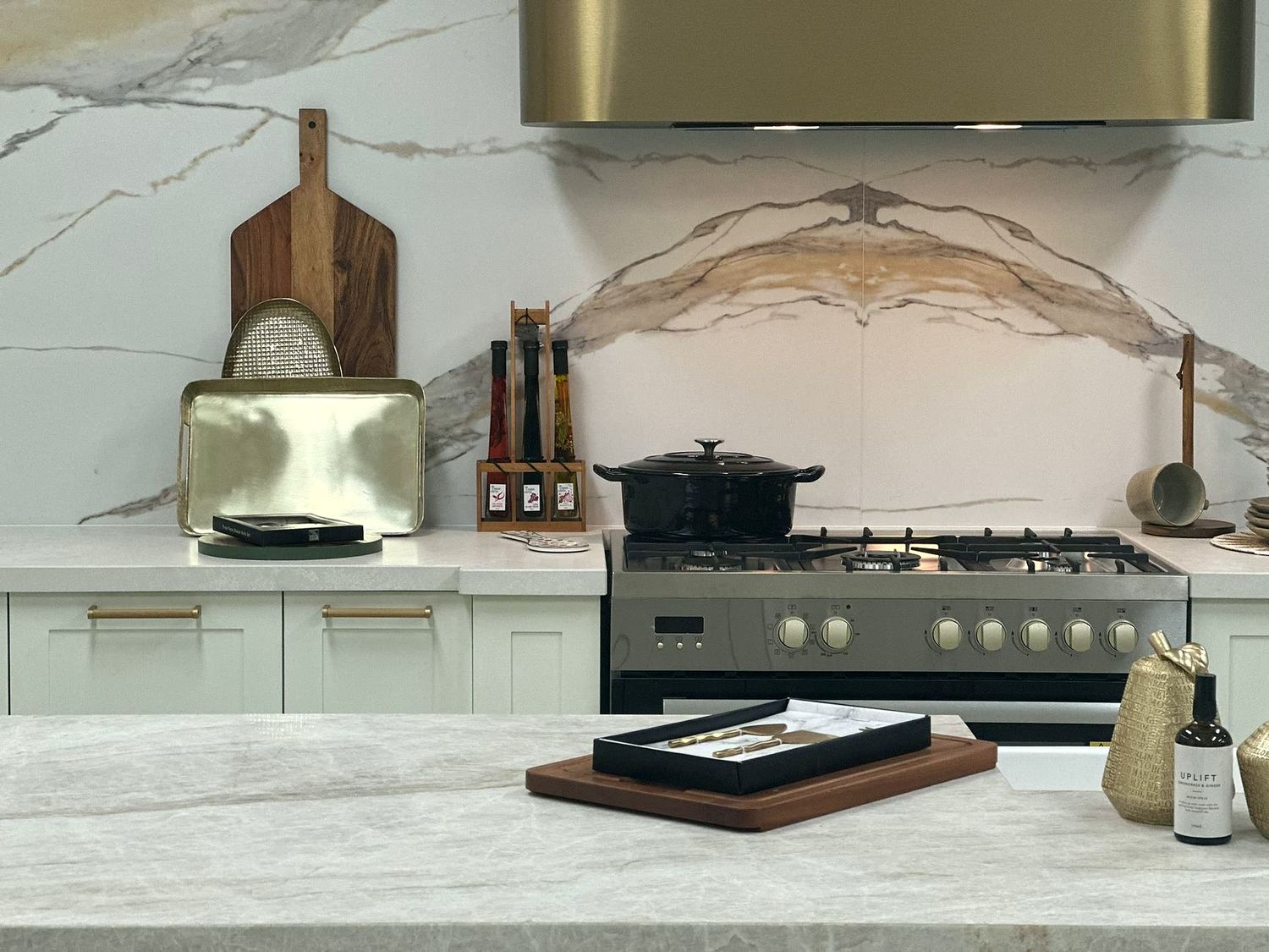 Book-matched stone splashback and freestanding cooker in a custom kitchen
